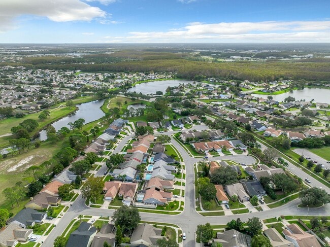 Building Photo - Beautiful 3 Bedroom, 2 Bath POOL Home with 2-Car Garage in the Heart of Hunters Creek!