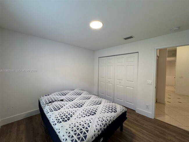 Building Photo - 4273 Fox Ridge Dr