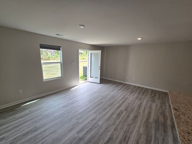 Building Photo - BRAND NEW 3 BEDROOM TOWNHOUSE IN PRINCE GEORGE
