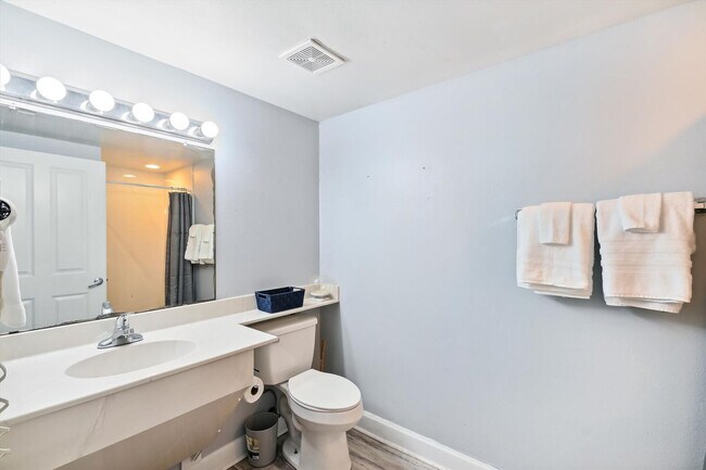 Building Photo - 104 Gulfside Ct