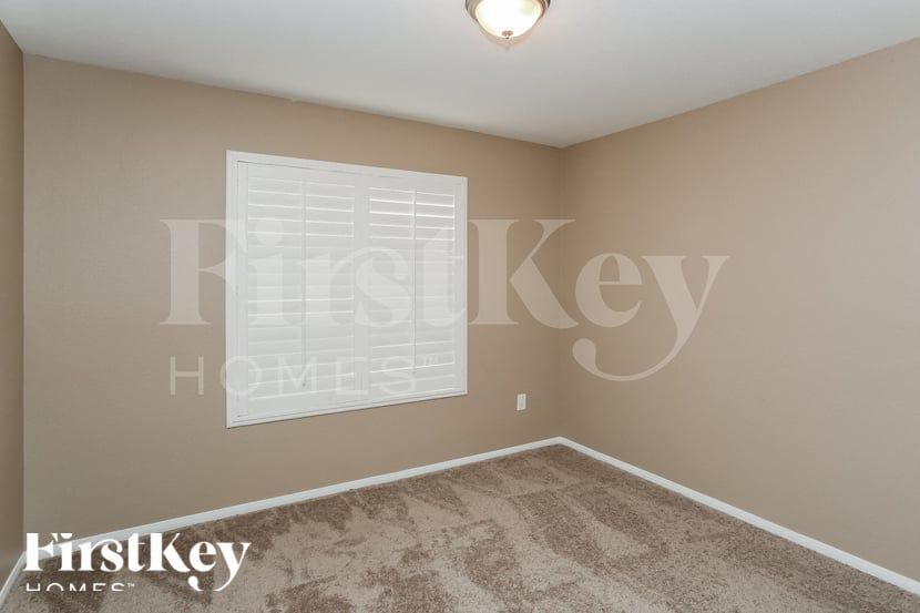 Building Photo - 1118 Sport of Kings Ave