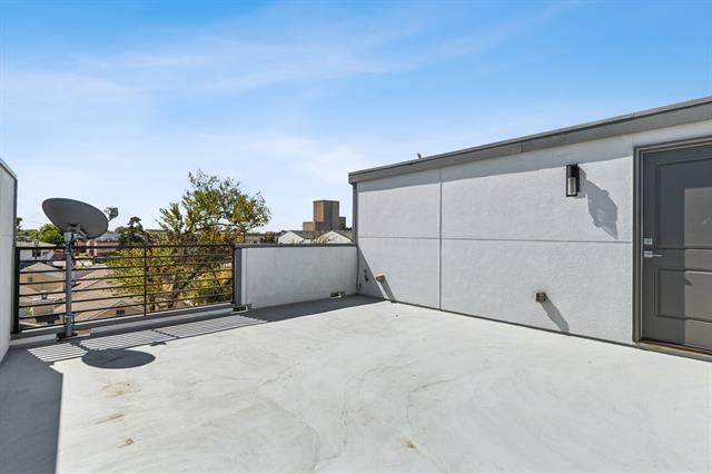 Building Photo - 1921 California Dr