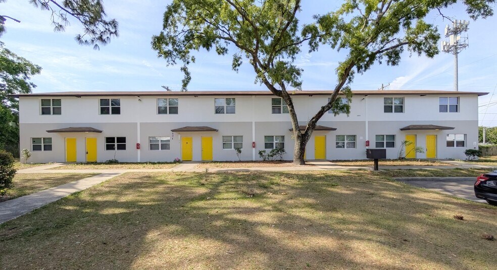 Primary Photo - Yellow Pine Homes