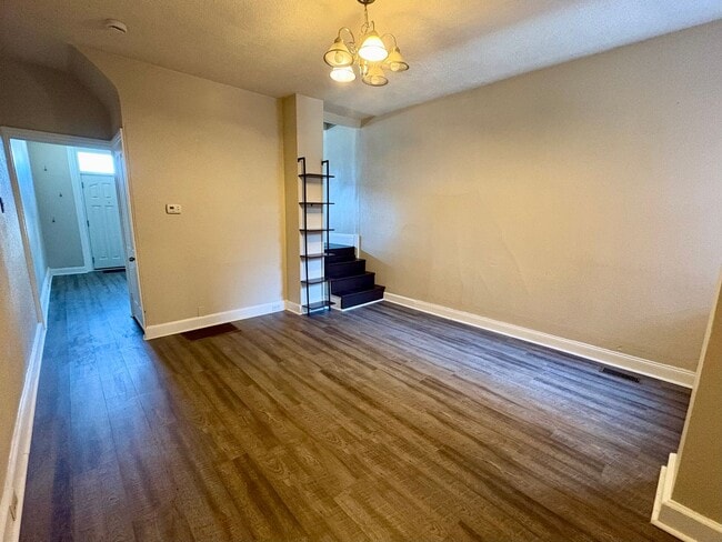 Building Photo - 3 Bedroom 1 Bathroom in Harrisburg!