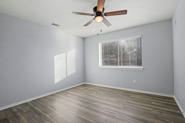 Building Photo - Beautiful Home-3-bedroom, 2-bath residence in Anna