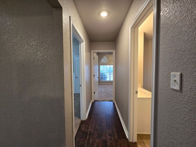 Building Photo - 5609 Hunters Ridge Trail