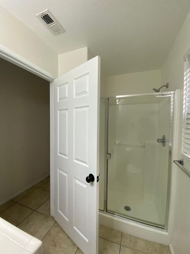 Building Photo - Luxurious 5-Bedroom, 3-Bath Oasis in Prime North Hills!