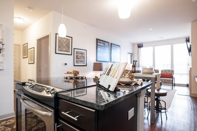 Primary Photo - 900 S Broadway