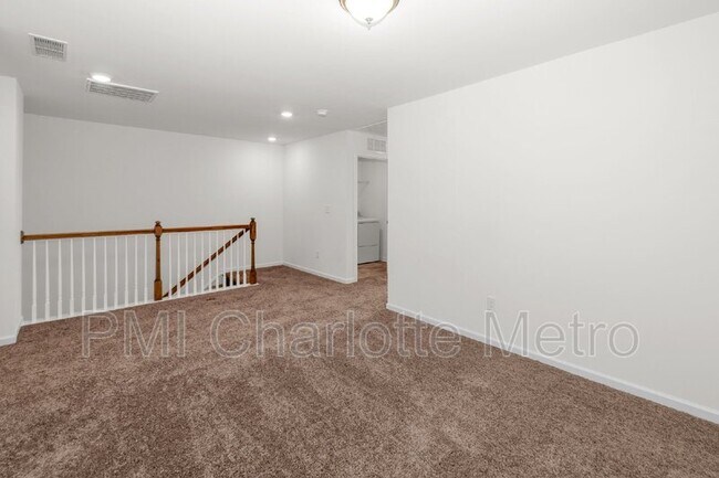 Building Photo - 2831 Aubrey St