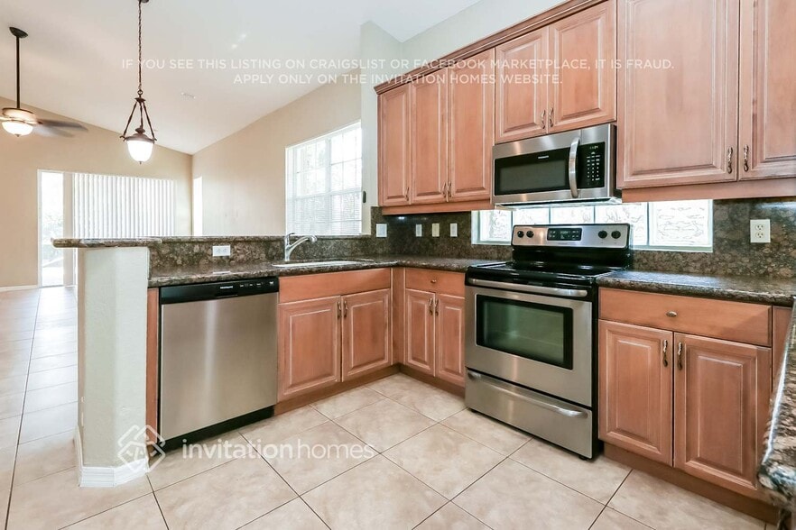 Building Photo - 2455 Sandy Cay