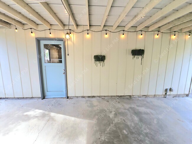 Building Photo - 7037 N Monteith Ave
