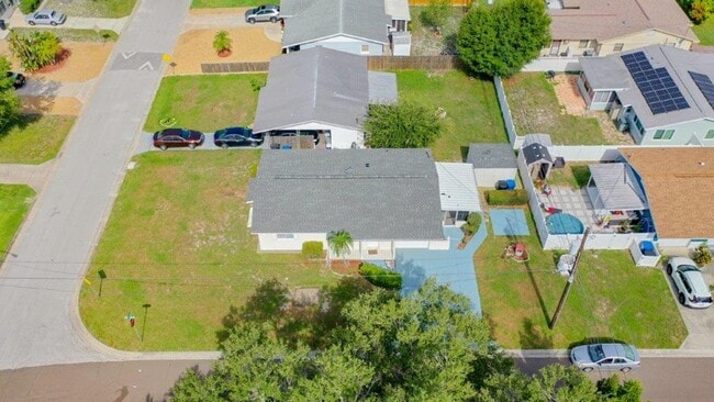 Building Photo - Beautiful 2/2 ~1000Sq. Ft. with NEW floors...