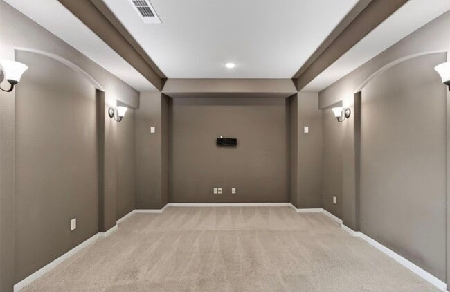 Building Photo - 1630 Mahan Dr