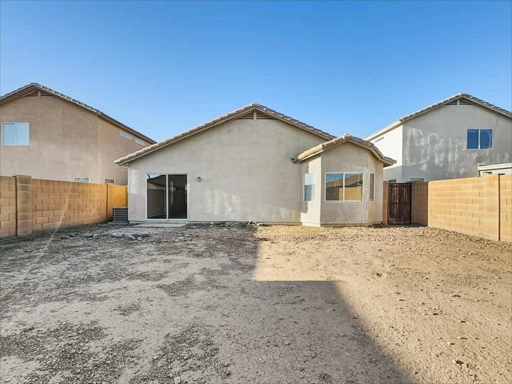 Building Photo - 6045 W Southgate Ave