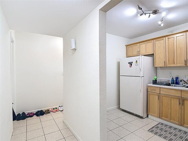 Building Photo - 12290 NE 11th Ct