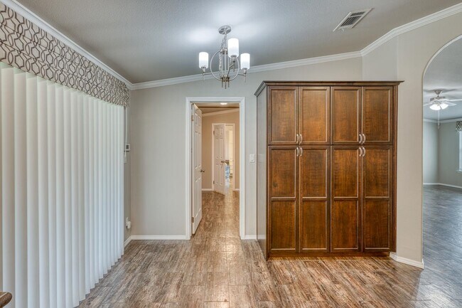 Building Photo - 826 Sandy Mountain Dr