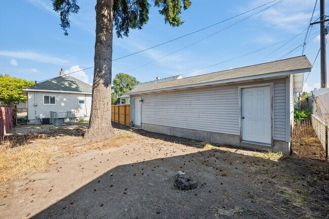 Building Photo - Northeast Spokane Home - Completely Remode...