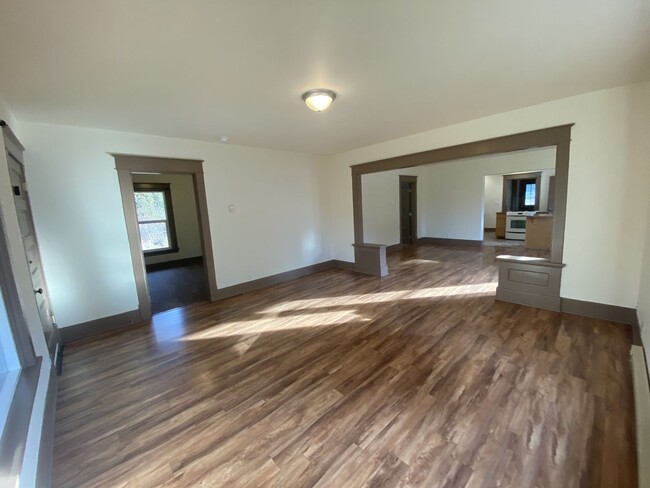 Building Photo - 4 Bed 2.5 Bath SFR Arlington