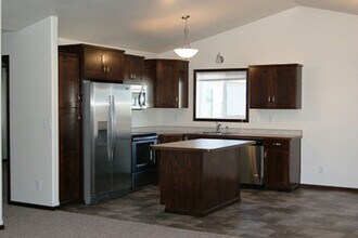 Building Photo - 3 Bed 2 Bath Twin Home