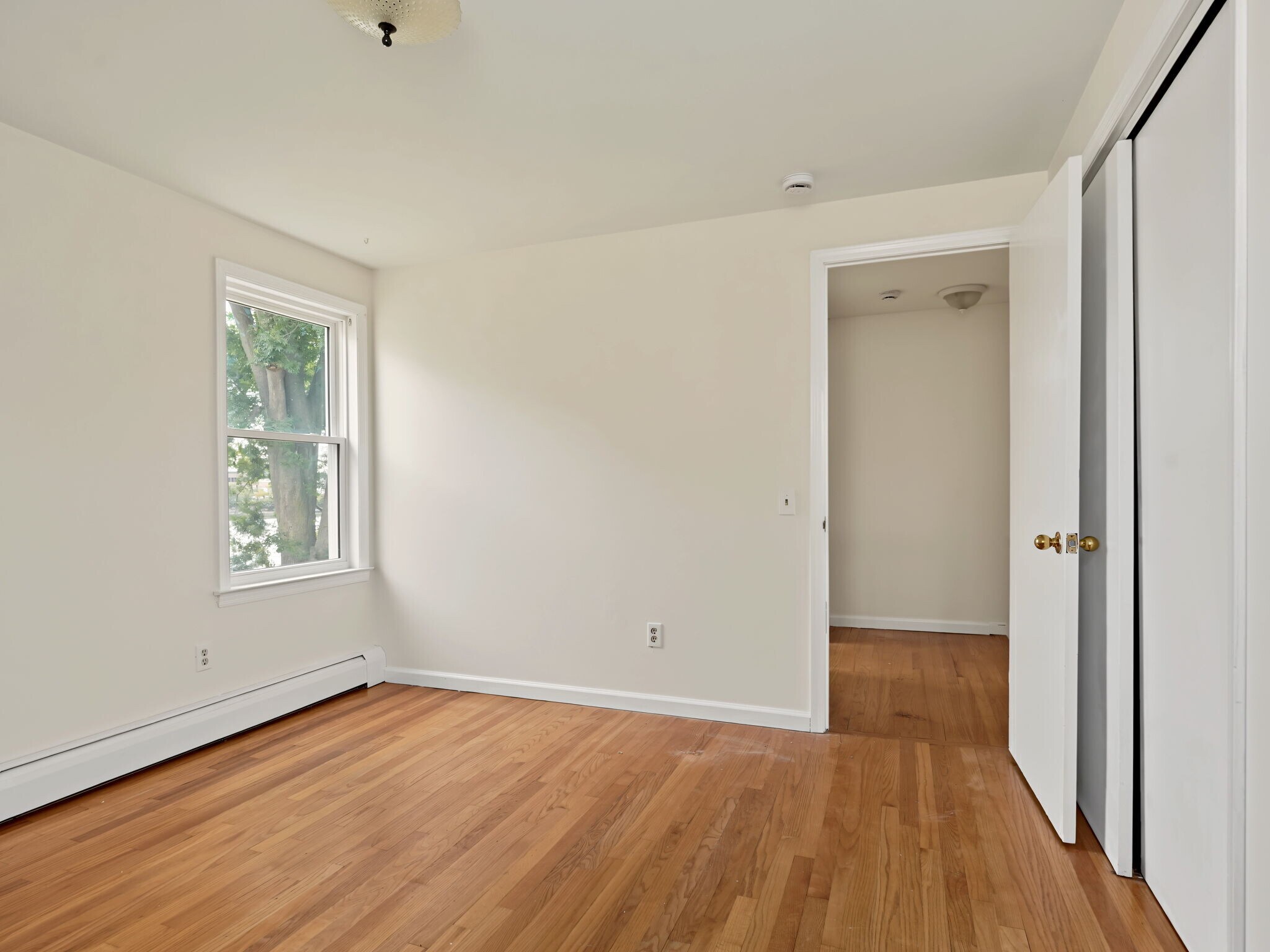 Building Photo - 108 Kenwood Ave