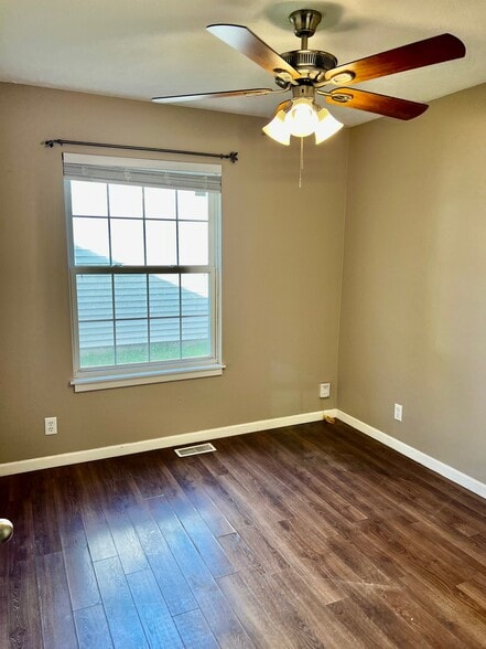 Building Photo - 237 Cromwell Ct