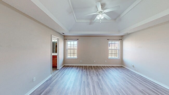 Building Photo - 5005 David Dr