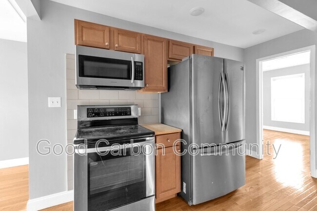 Building Photo - 84 Crane St