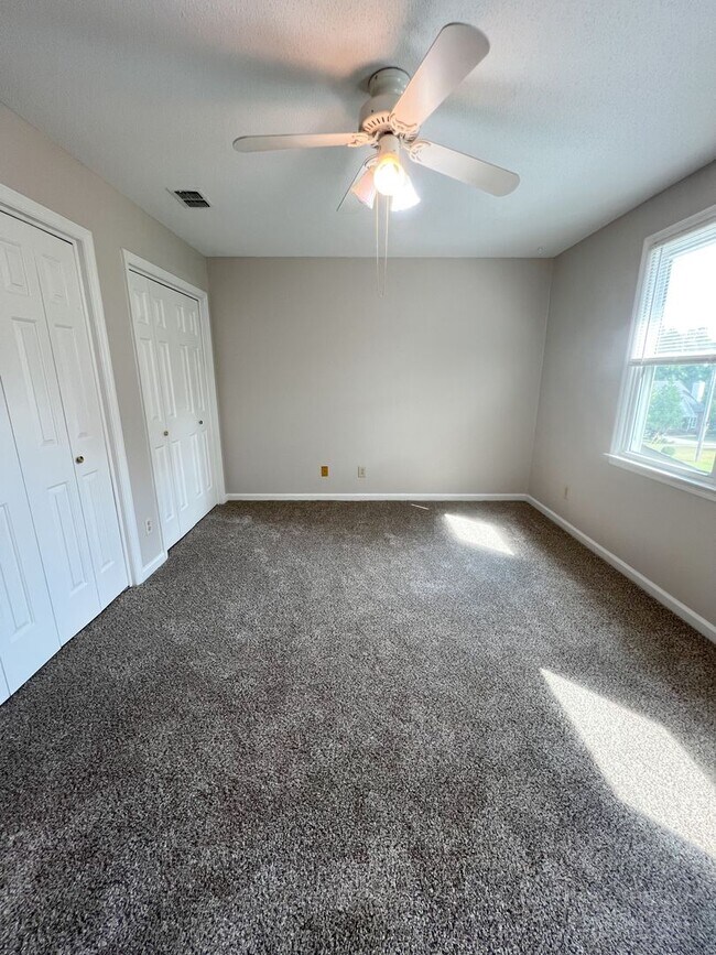 Building Photo - Gorgeous Single-Family Home! Large Deck, B...