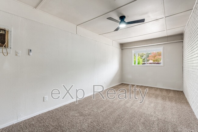 Building Photo - 322 Kate Schenck Ave