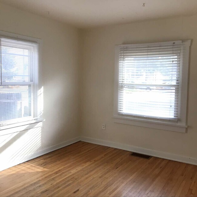 Building Photo - 1536 Peterson St