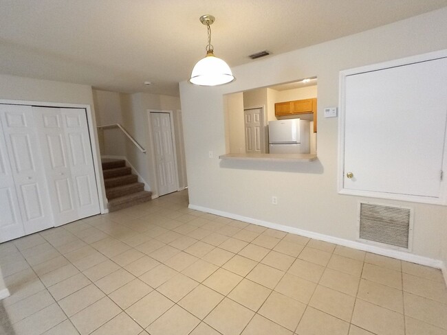 Building Photo - 880Col
