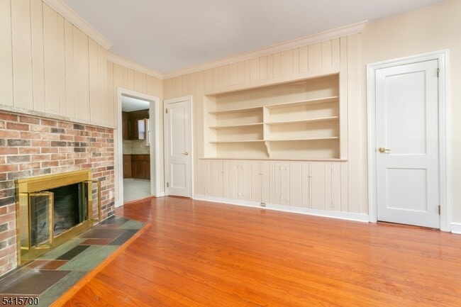 Building Photo - 27 Ashwood Ave