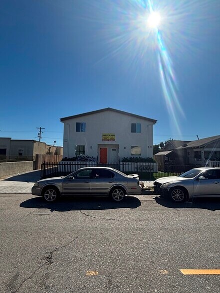 Primary Photo - 630 1/2 W 79th St