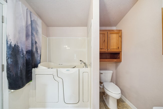 Building Photo - Bay City