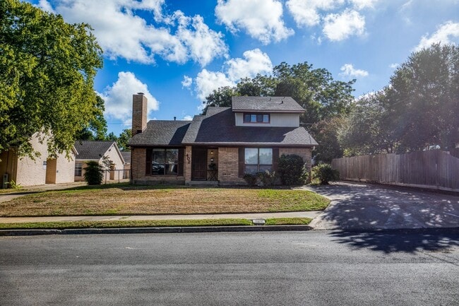 Building Photo - 402 Cottonwood St