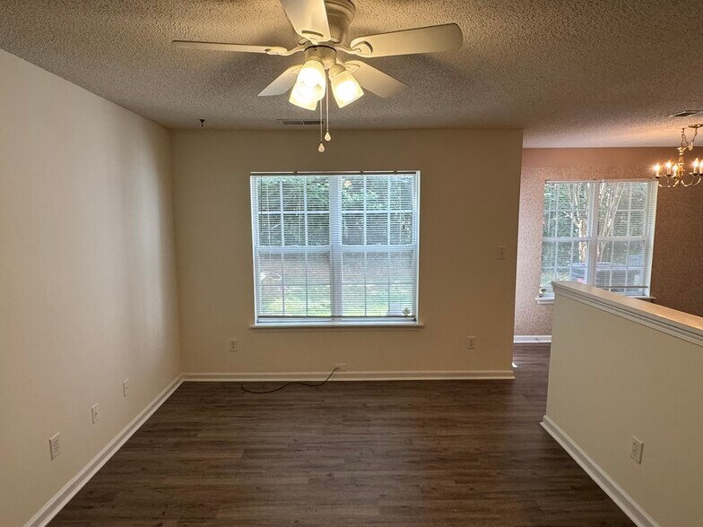 Building Photo - 8419 Southgate Commons Dr