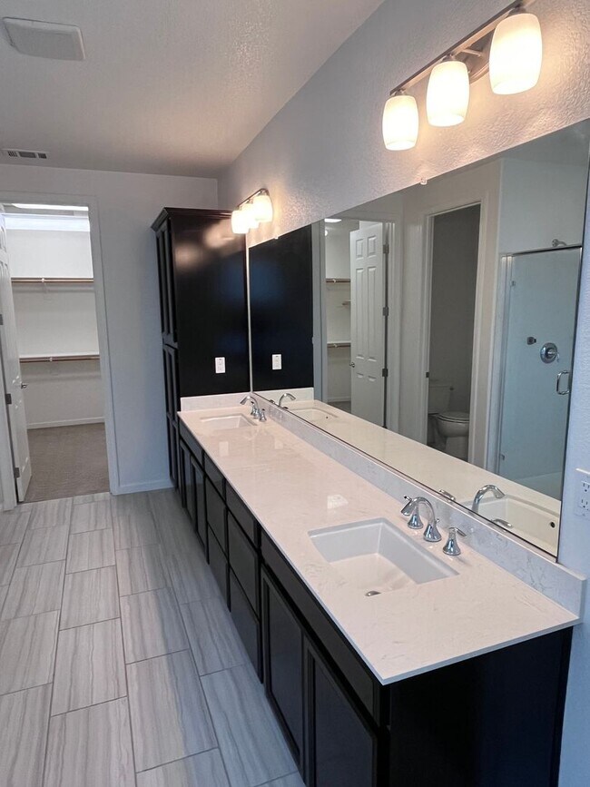 Building Photo - BEAUTIFUL HOME IN ROSEVILLE IN THE GATED COMMUNITY OF STONE POINT!!