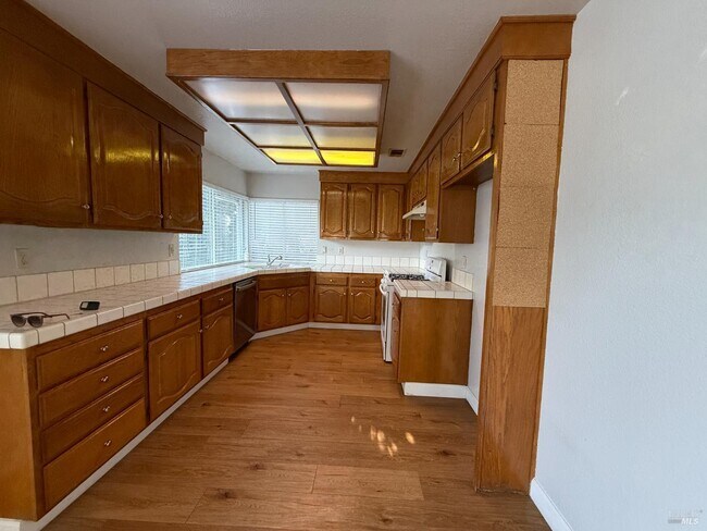 Building Photo - 861 Sonnet Dr