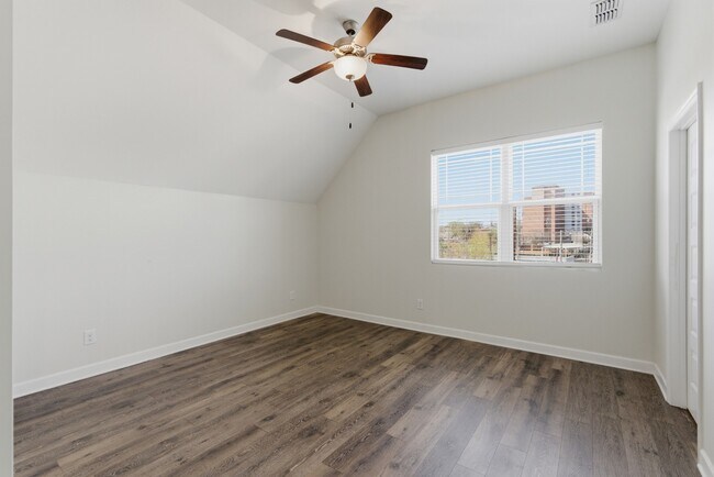 Building Photo - 114 Walden Village Ct