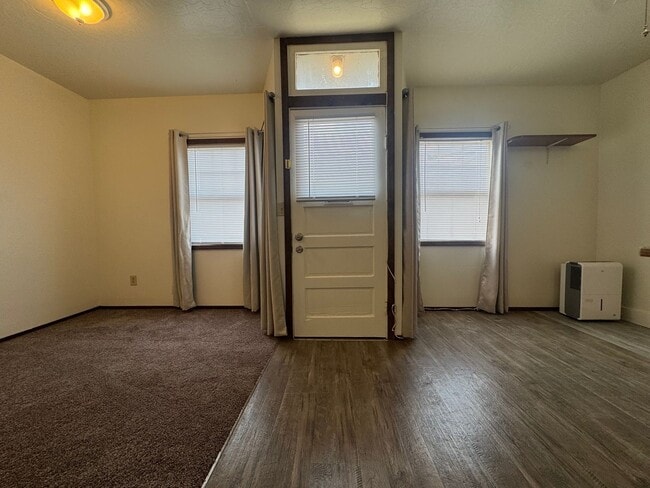 Building Photo - 6th &amp; N