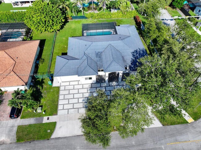 Building Photo - 6402 SW 93rd Pl