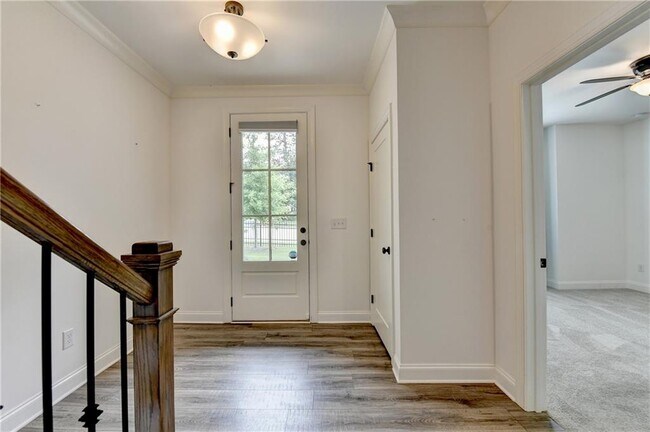 Building Photo - 6892 Roswell Rd NE