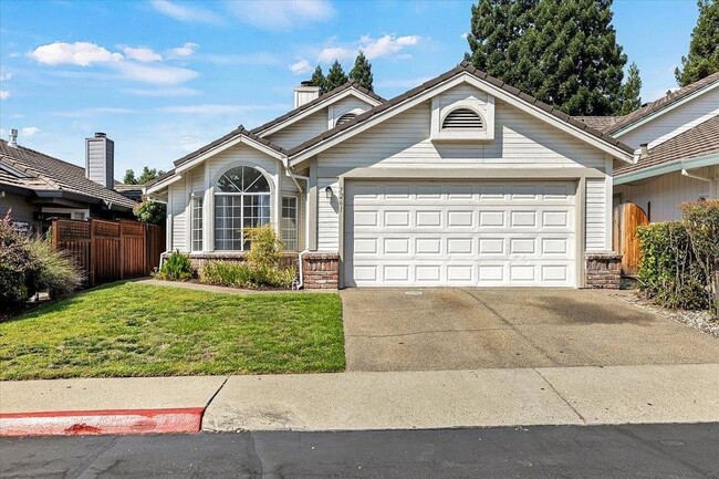 Building Photo - Updated Contemporary 3 Bed / 2 Bath Home w...