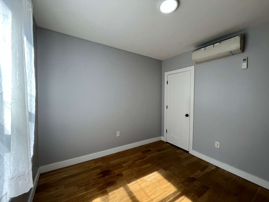 Building Photo - 87 Romaine Ave