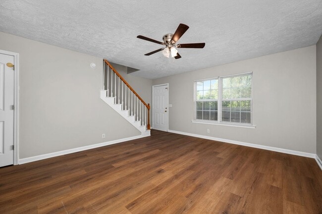 Building Photo - 2426 Willowbrook Dr