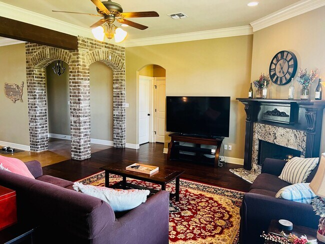 Building Photo - 459 Long Acre Dr