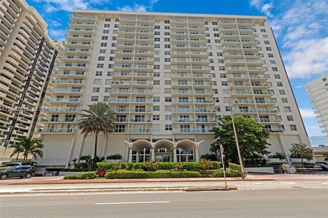 Building Photo - 5701 Collins Ave