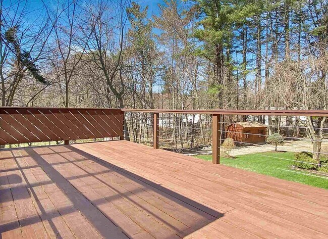 Building Photo - Prime Derry Location: Classic 3Bed, 3Bath Home