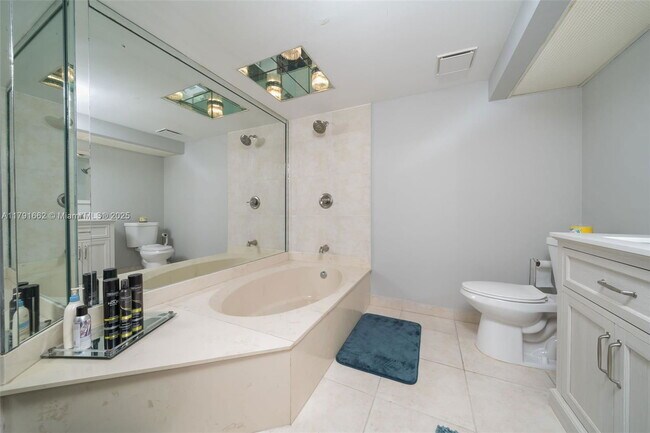 Building Photo - 7400 Radice Ct