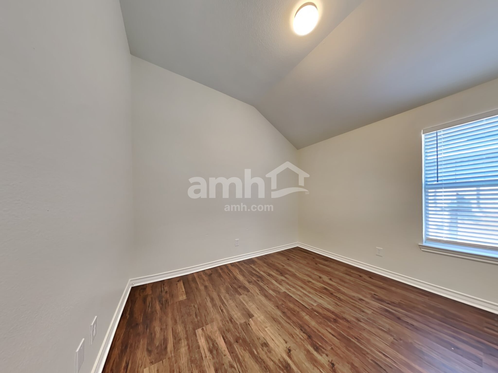 Building Photo - 908 Mesa Vista Dr